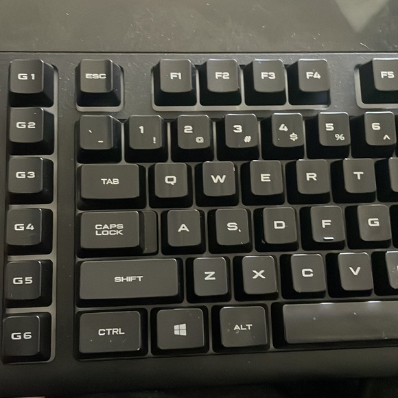 Corsair K55 RGB Wired Gaming Keyboard With G-Keys, MFTEK RGB Wired Gaming Mouse - Picture 6 of 11